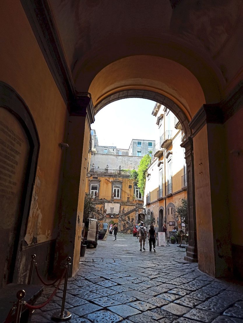 alleys of Naples